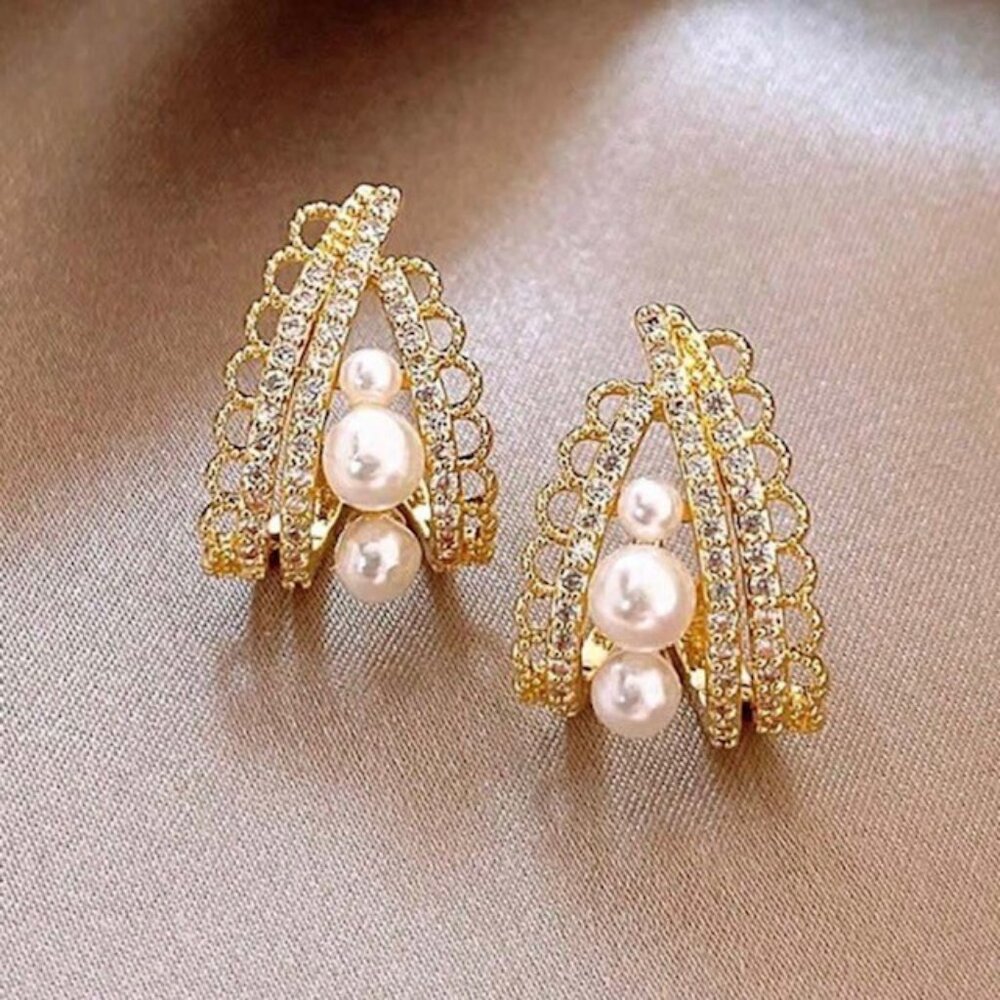 Luxury Pearl Embellished Triangle Stud Earrings For Women